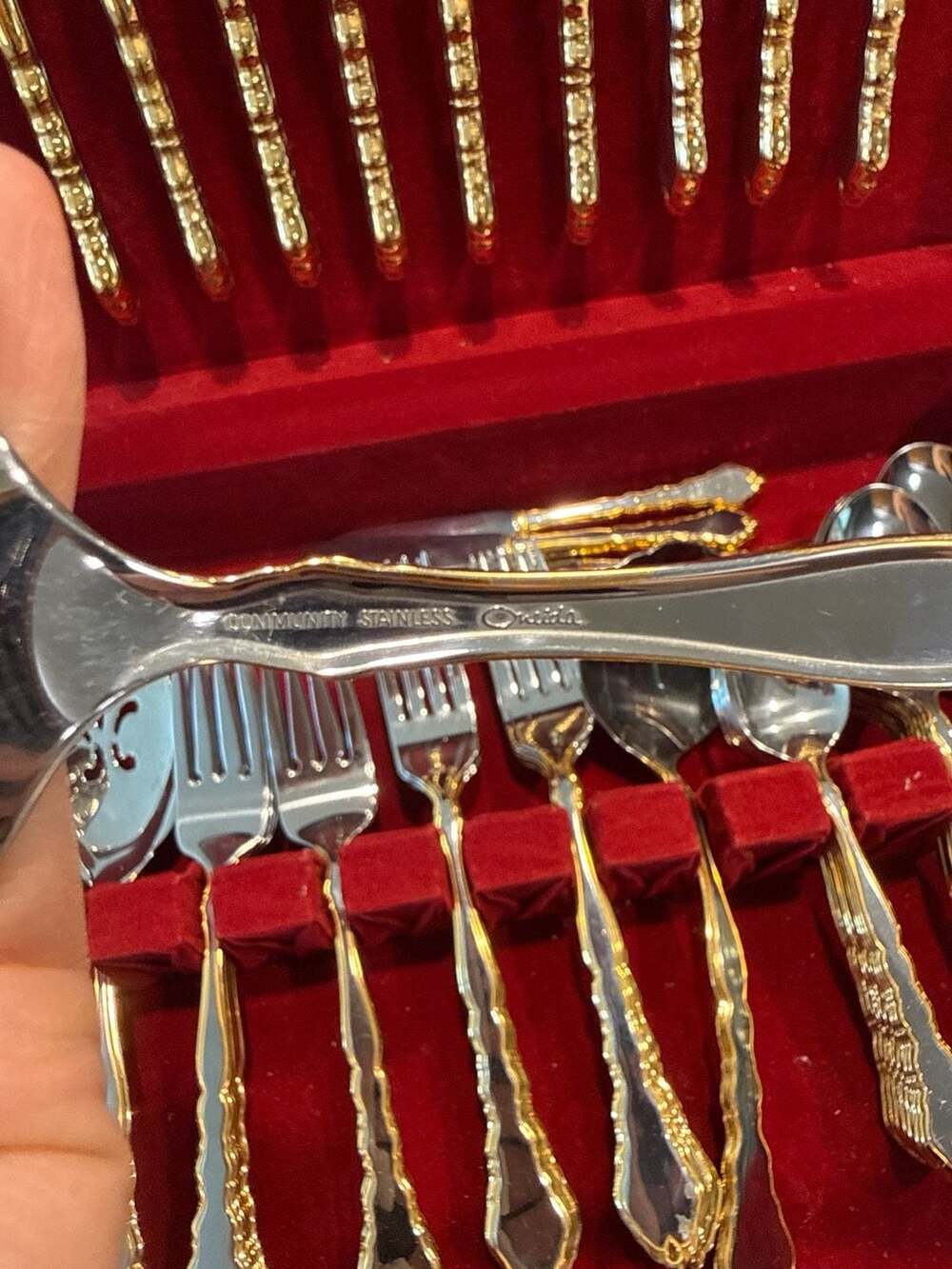 55 Pcs Oneida Community Stainless Golden Royal Flatware Set with Wood Chest - Picture 4 of 5